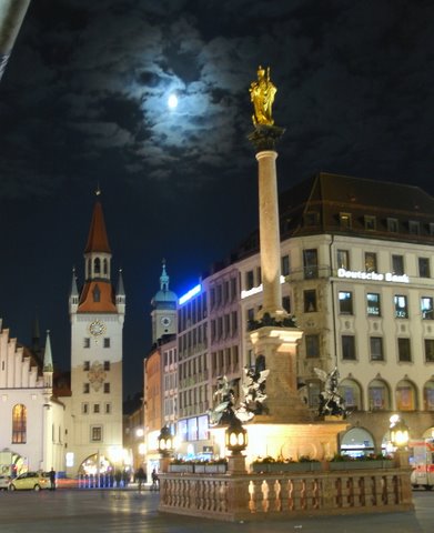 Moon over Munich.JPG
